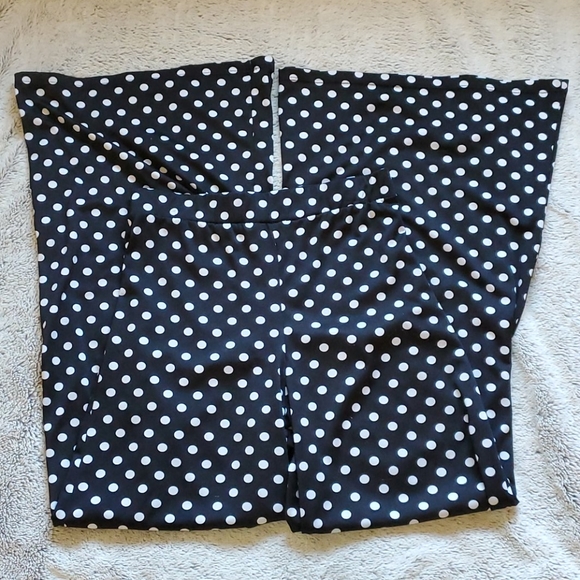 Body Central Other - Body Central pajama Bottoms large polka dot black